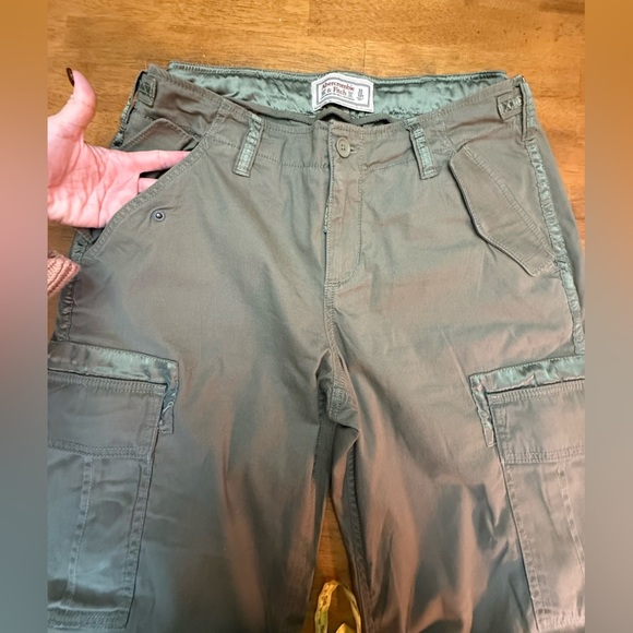 Abercrombie & Fitch Olive Wide Leg Cargo Pants 31 12 - Picture 3 of 9